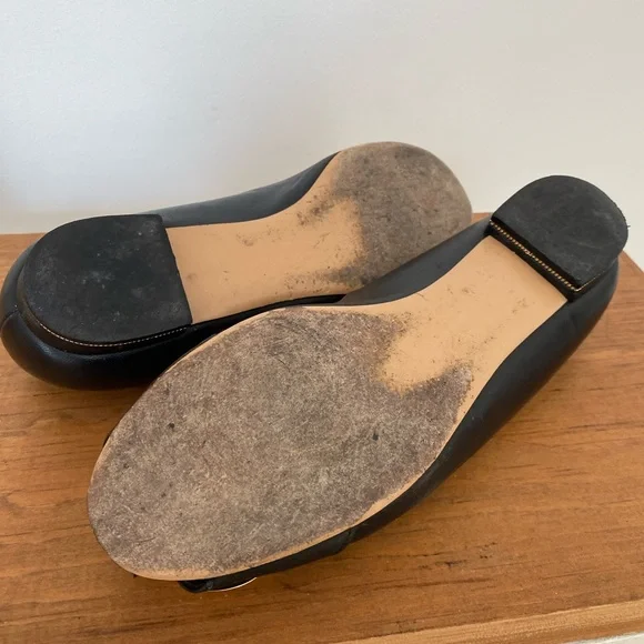 Salvatore Ferragamo Fiamma keyhole black and gold flats - Picture 8 of 12